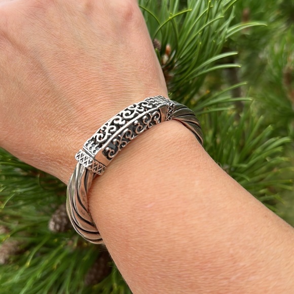 Silpada Filigree Twisted Floral Cable
Bangle Hinged Bracelet RARE B0669 - Picture 3 of 12